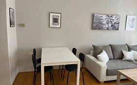Stylische Gartenwohnung Mit Bergblick